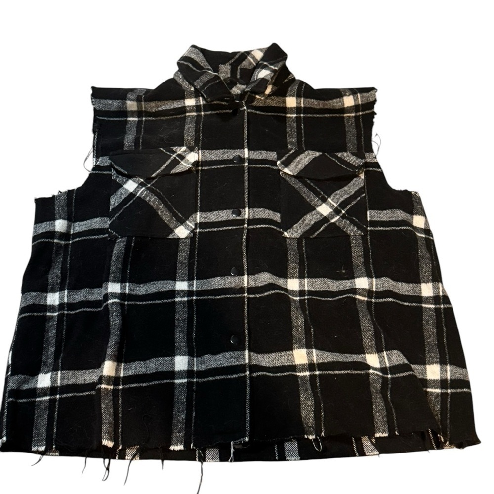 EUC OAT New York flannel sleeveless vest black and white Large